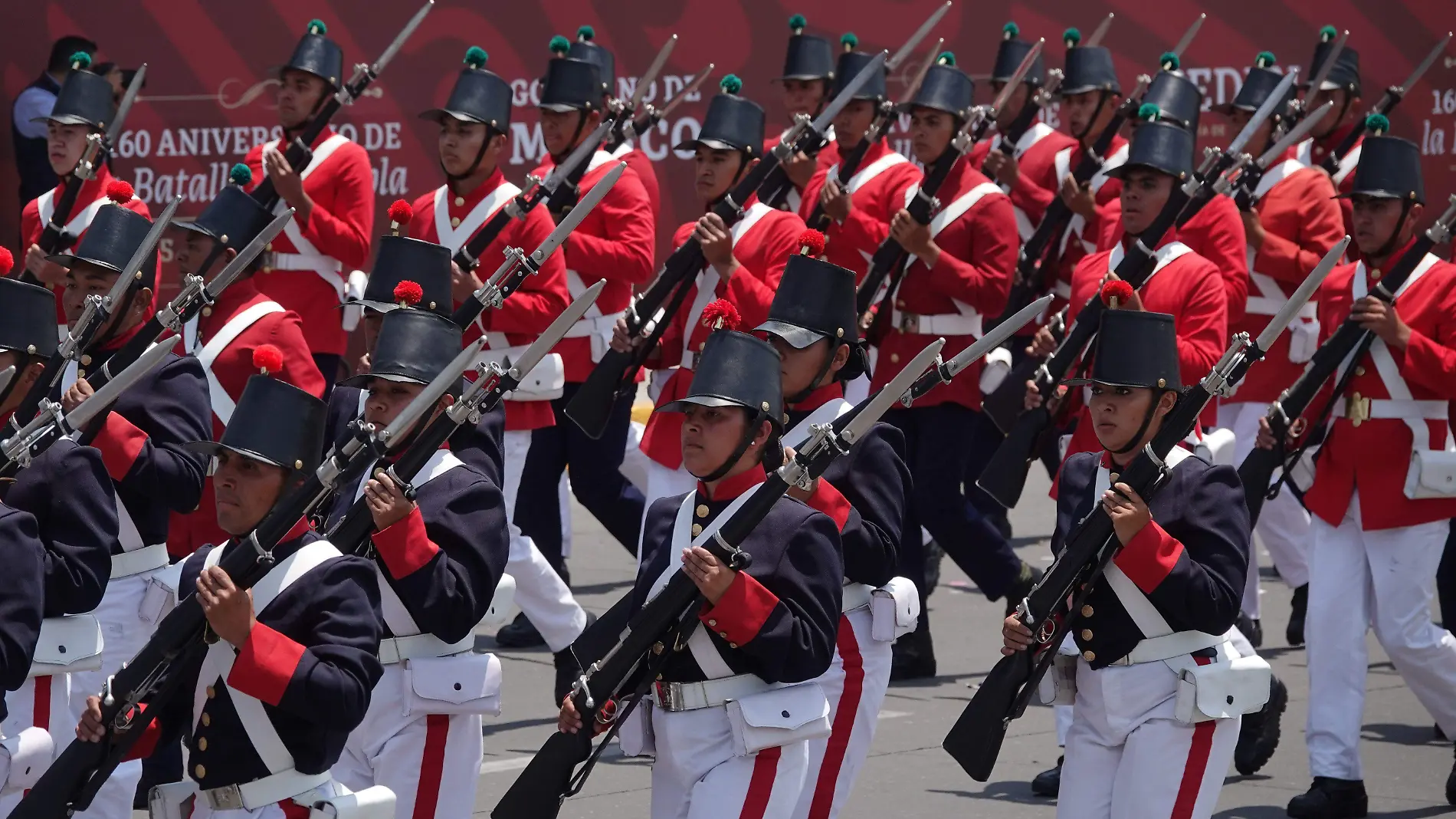 872570_AMLO Desfile 160 Aniversario Batalla Puebla-7_impreso